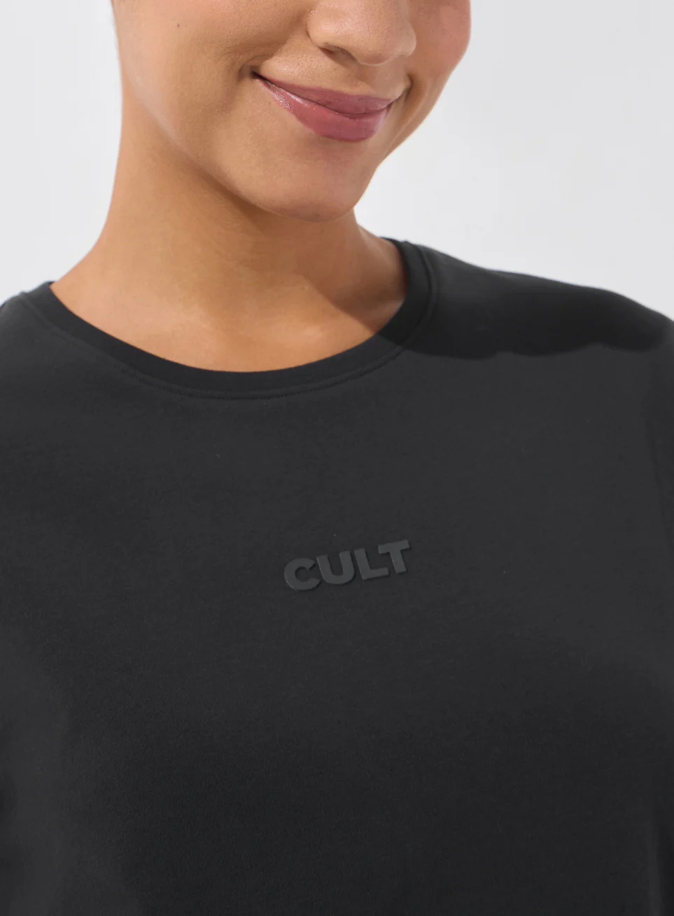 Close-up of the model wearing the black T-shirt