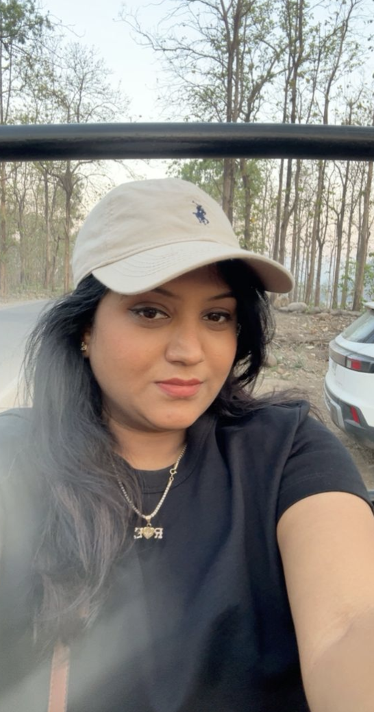 Customer wearing the black T-shirt